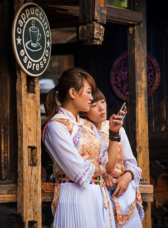 Lijiang, kelnerki w kawiarni (Yunnan (Chiny) 2012, część 1/2)